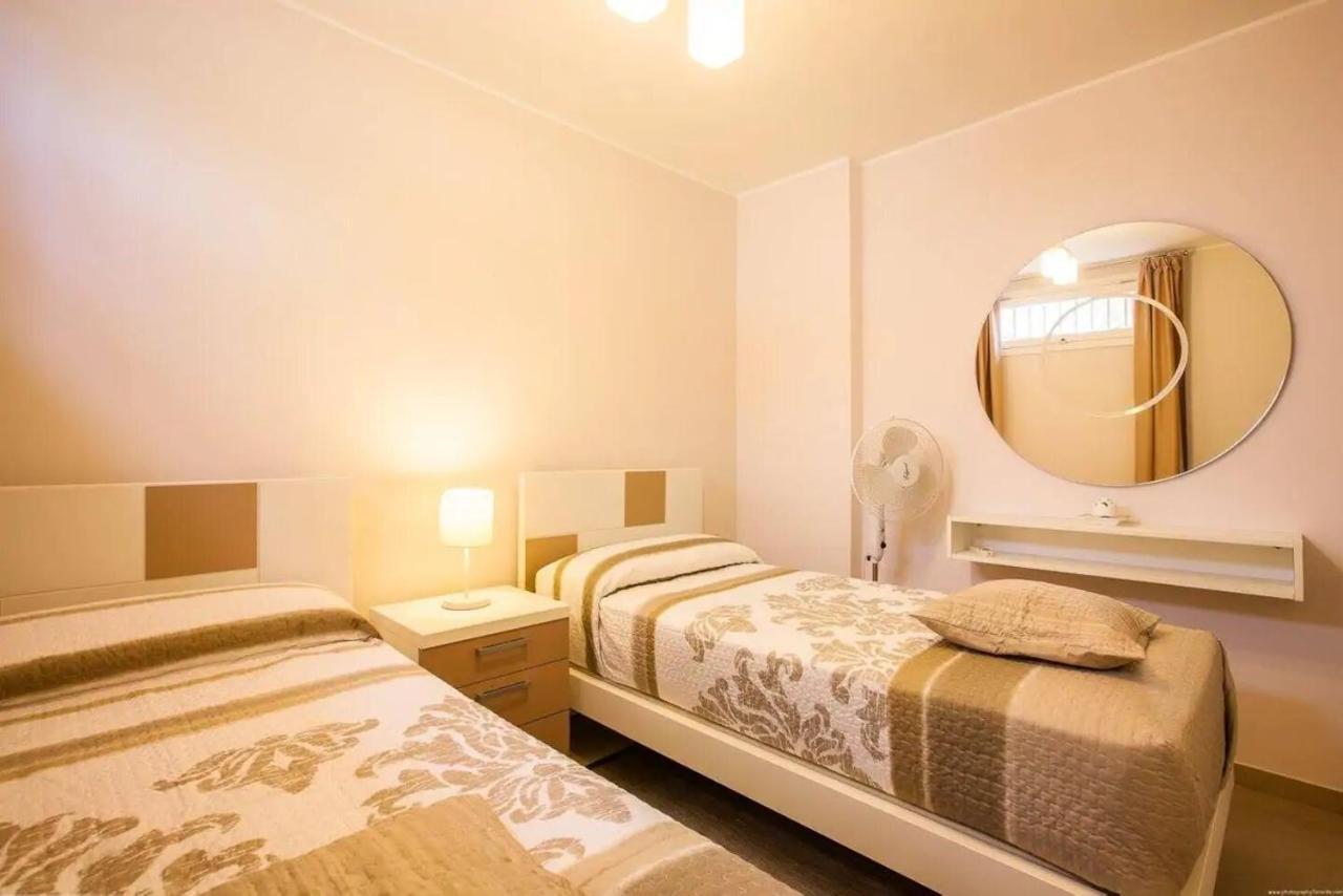 1 Bedroom Apartment For 4 People In Tenerife Costa Adeje  Bagian luar foto